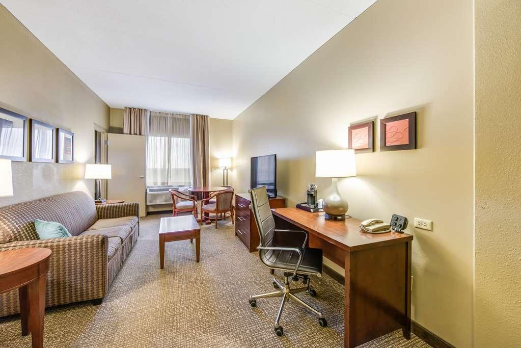 Comfort Suites Chicago O'Hare Airport Schiller Park Room photo